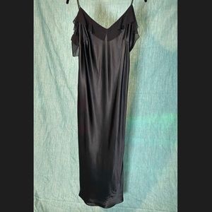 August Silk black slip size Large